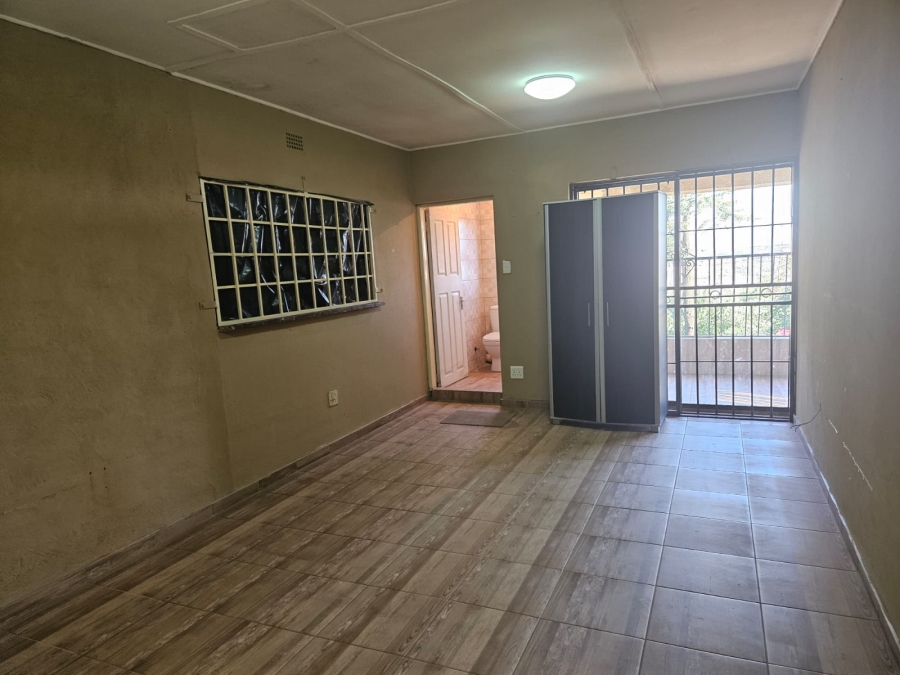 6 Bedroom Property for Sale in Oakdene Gauteng