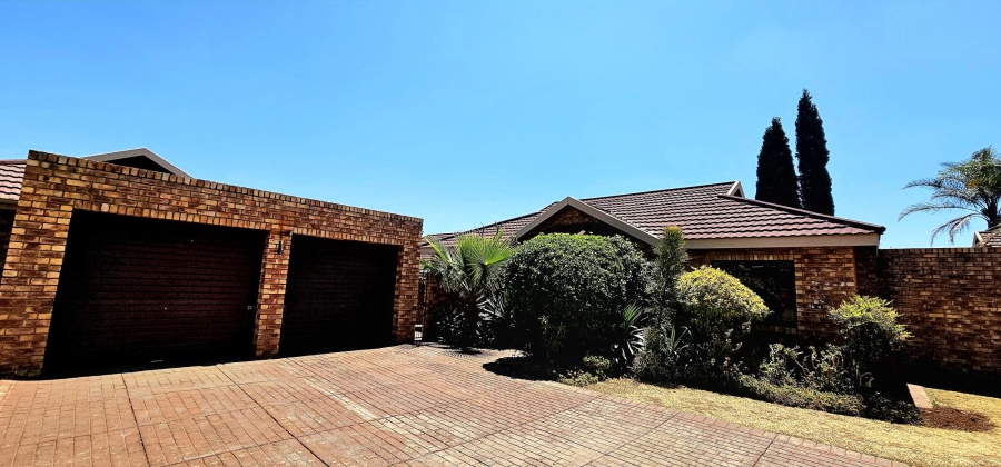 3 Bedroom Property for Sale in Die Hoewes Gauteng