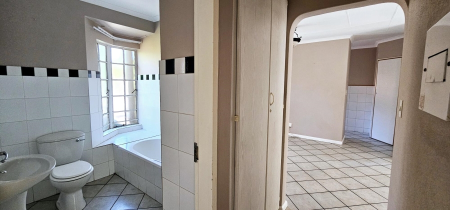 3 Bedroom Property for Sale in Die Hoewes Gauteng