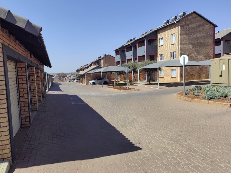 To Let 2 Bedroom Property for Rent in Monavoni Gauteng