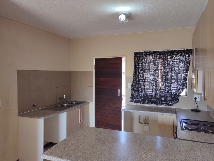 To Let 2 Bedroom Property for Rent in Monavoni Gauteng