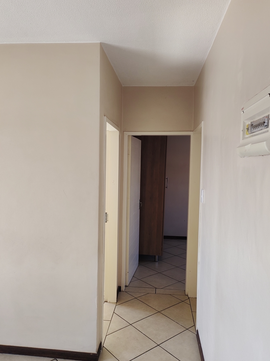 To Let 2 Bedroom Property for Rent in Monavoni Gauteng