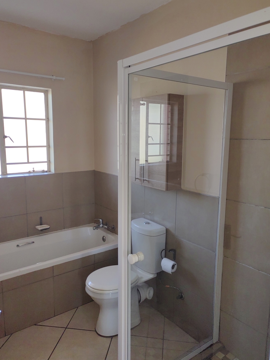 To Let 2 Bedroom Property for Rent in Monavoni Gauteng