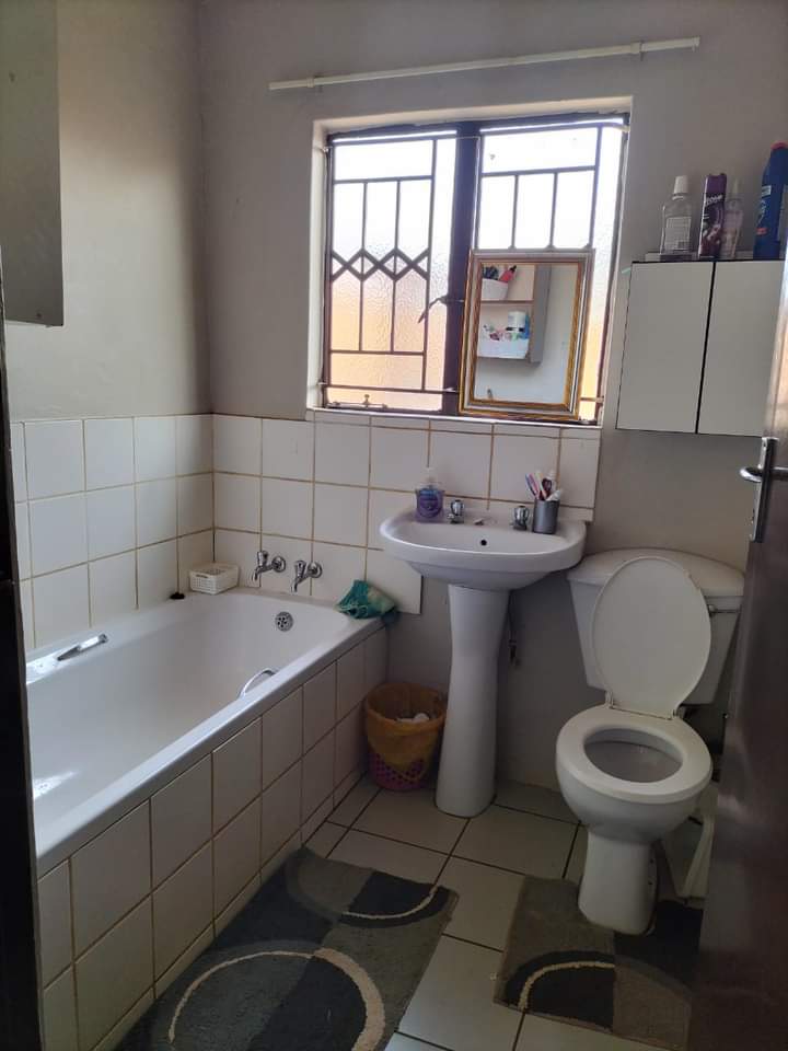 2 Bedroom Property for Sale in Soshanguve A Gauteng