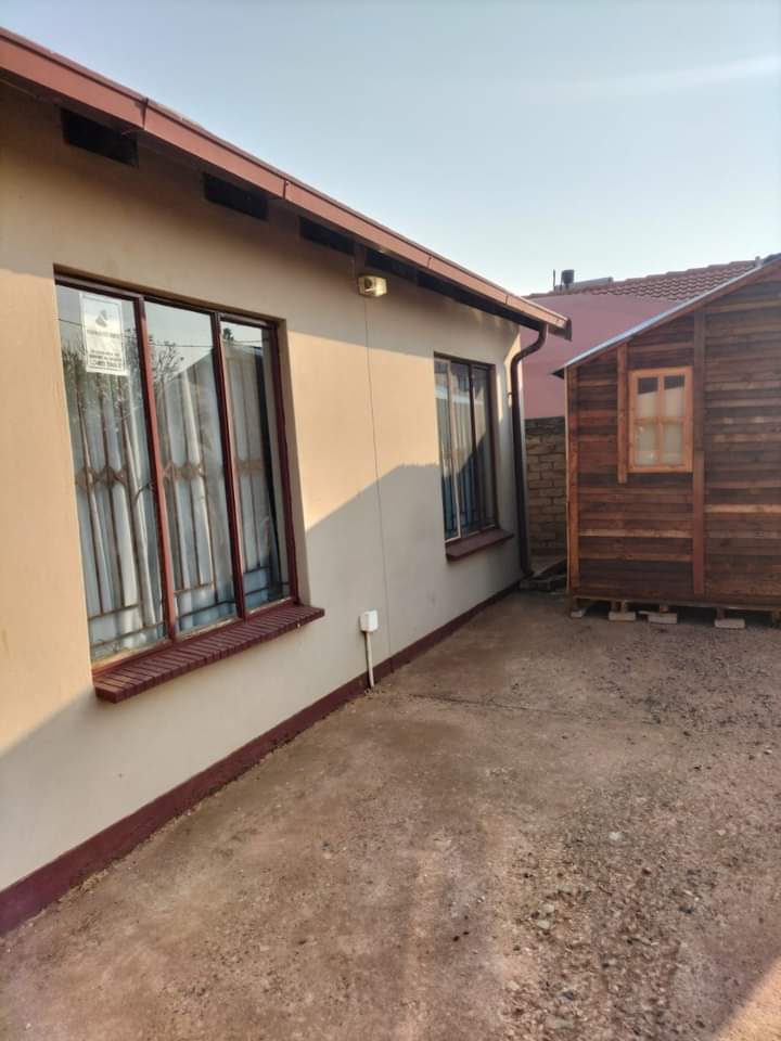 2 Bedroom Property for Sale in Soshanguve A Gauteng