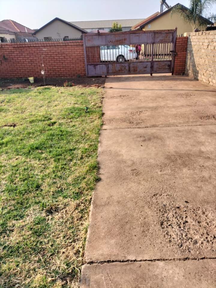 2 Bedroom Property for Sale in Soshanguve A Gauteng