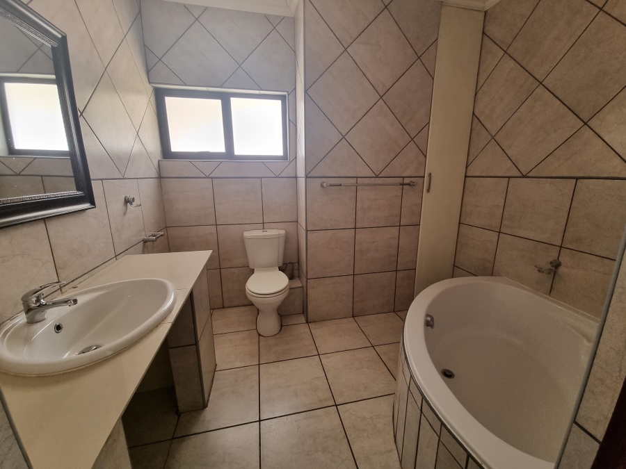 4 Bedroom Property for Sale in Willow Acres Gauteng