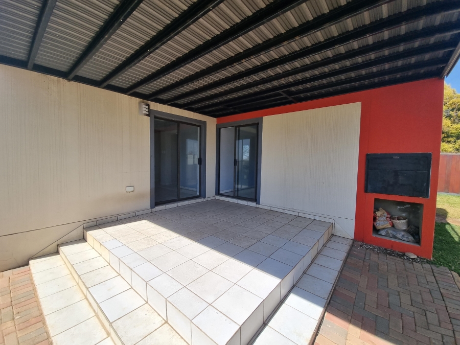 4 Bedroom Property for Sale in Willow Acres Gauteng