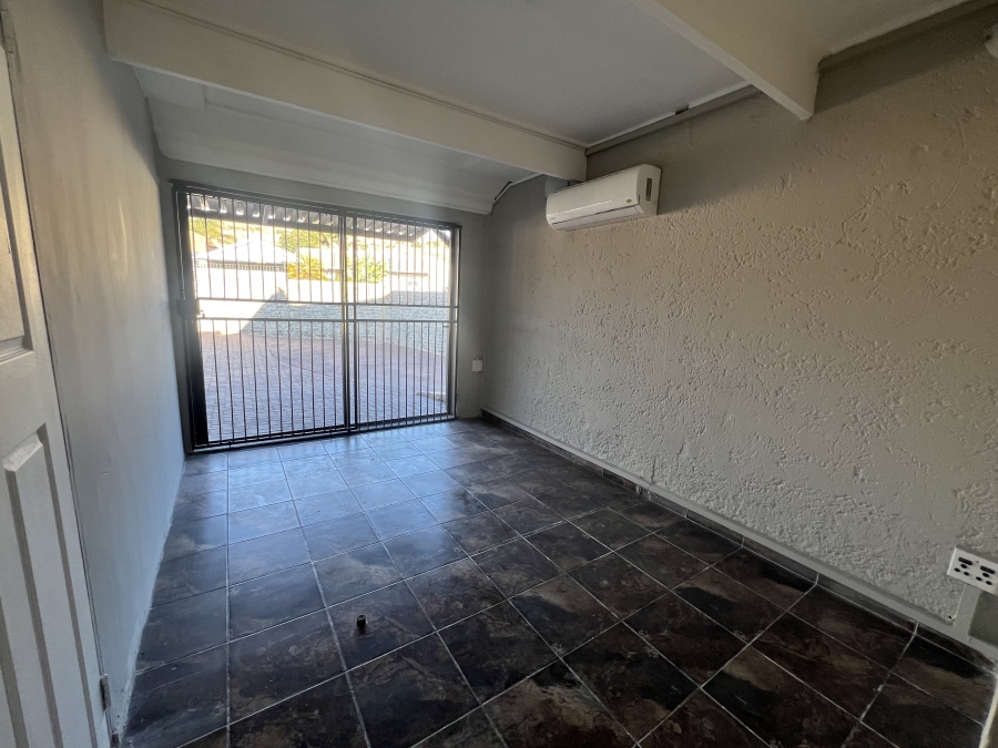 To Let 2 Bedroom Property for Rent in Rangeview Gauteng