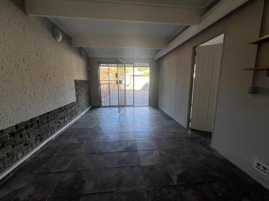 To Let 2 Bedroom Property for Rent in Rangeview Gauteng