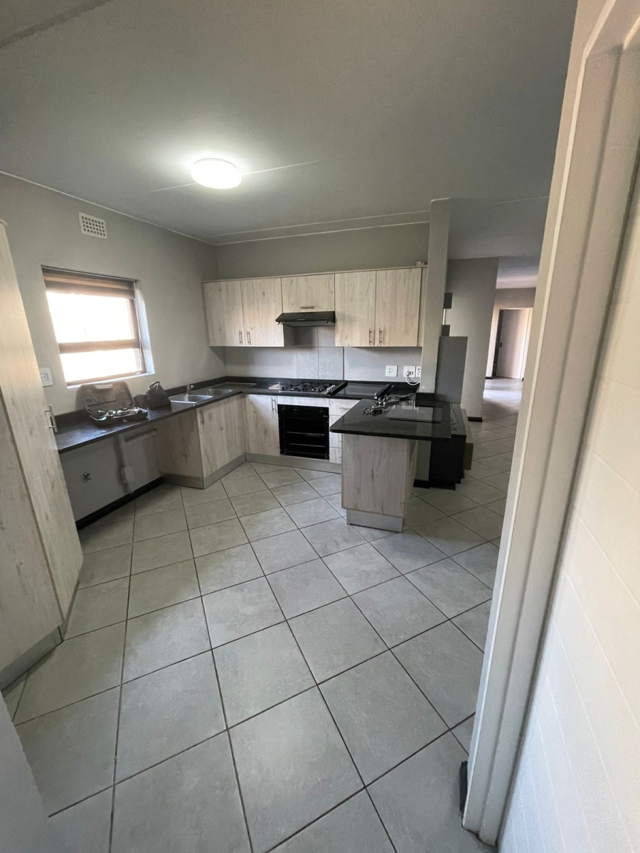 To Let 2 Bedroom Property for Rent in Norton Home Estate AH Gauteng