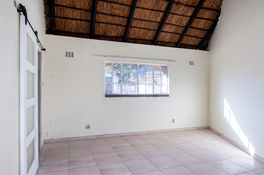 2 Bedroom Property for Sale in Roodekrans Gauteng