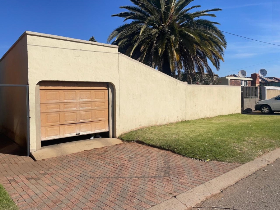 3 Bedroom Property for Sale in Pimville Zone 5 Gauteng