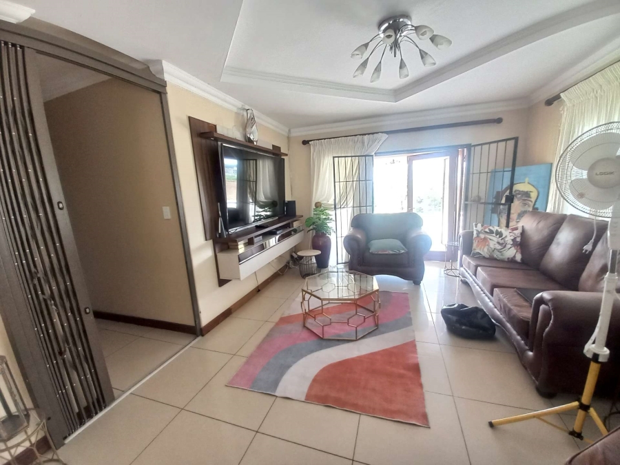 5 Bedroom Property for Sale in Rooihuiskraal Gauteng