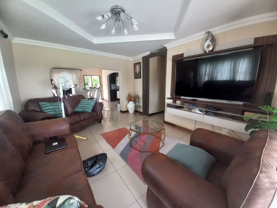 5 Bedroom Property for Sale in Rooihuiskraal Gauteng