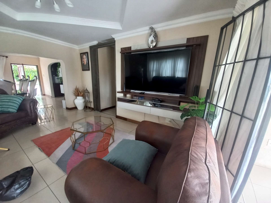 5 Bedroom Property for Sale in Rooihuiskraal Gauteng