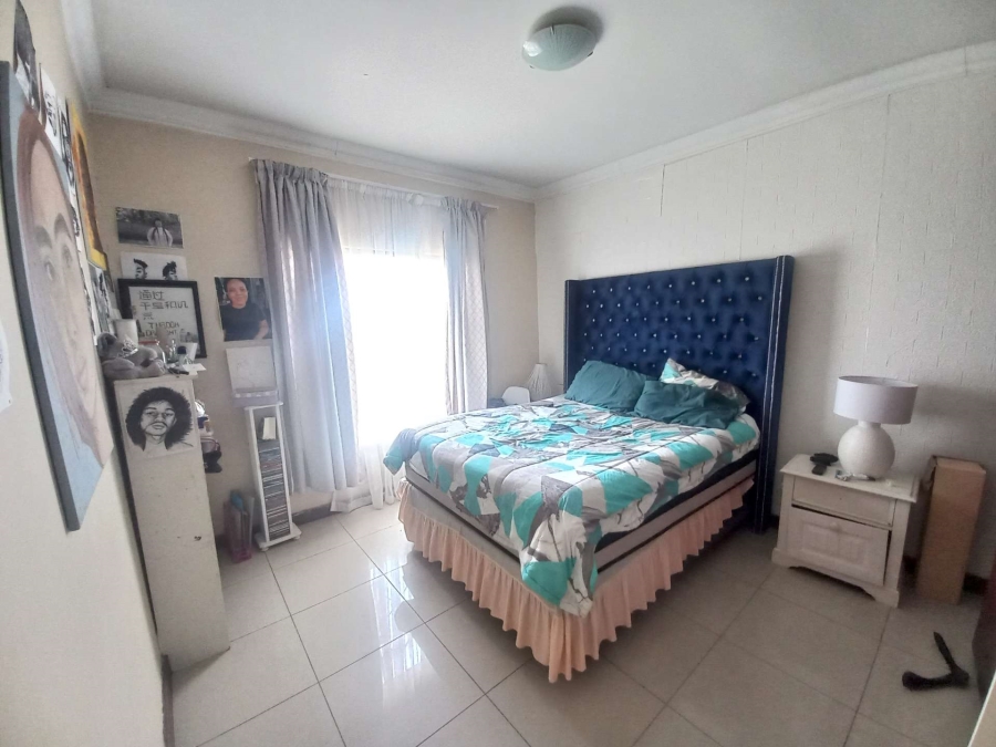 5 Bedroom Property for Sale in Rooihuiskraal Gauteng