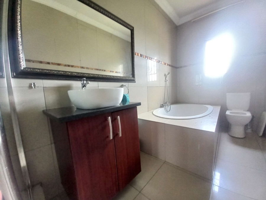 5 Bedroom Property for Sale in Rooihuiskraal Gauteng