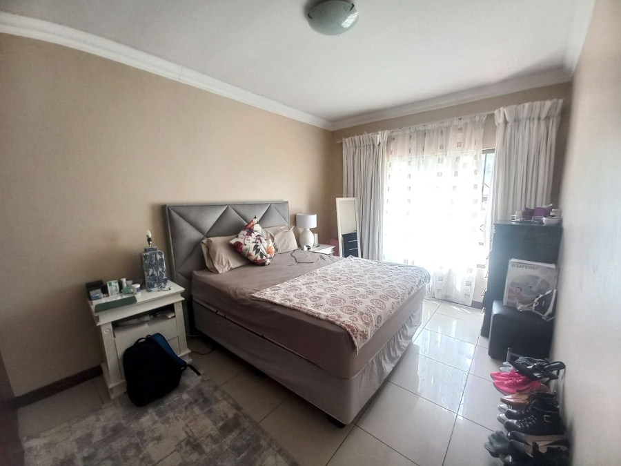 5 Bedroom Property for Sale in Rooihuiskraal Gauteng