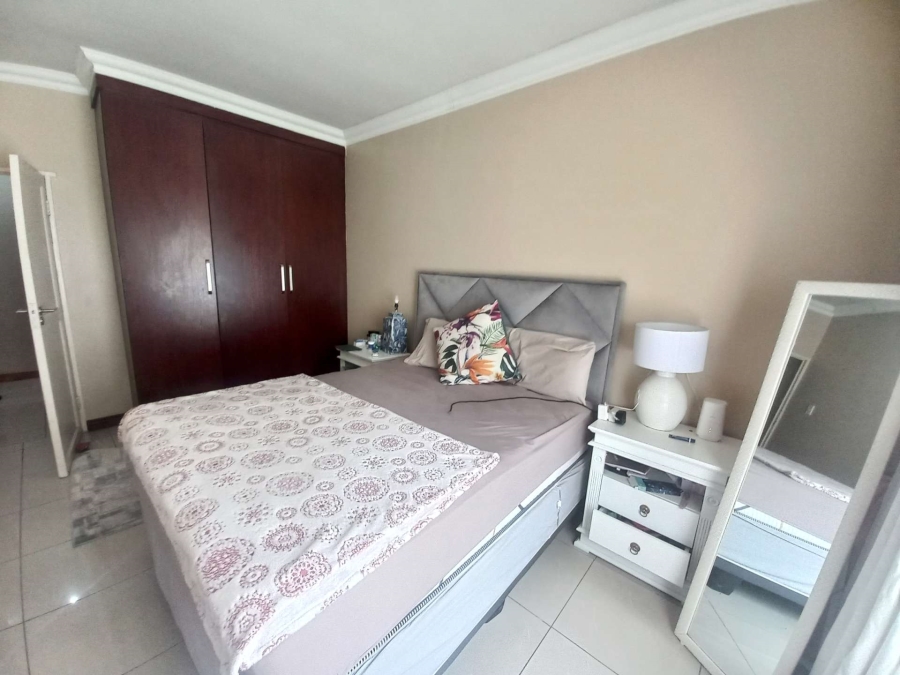 5 Bedroom Property for Sale in Rooihuiskraal Gauteng