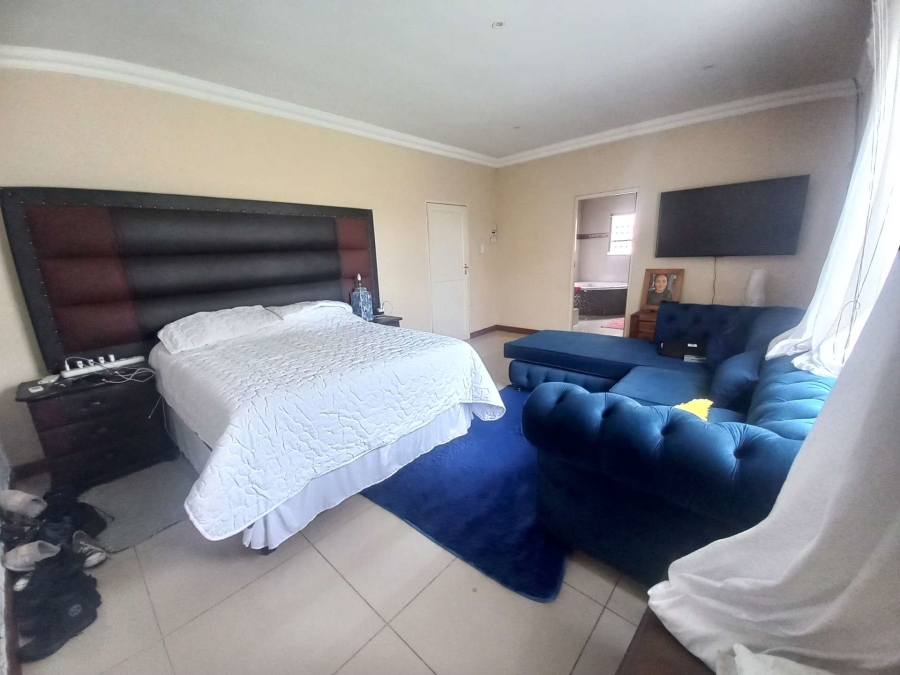 5 Bedroom Property for Sale in Rooihuiskraal Gauteng