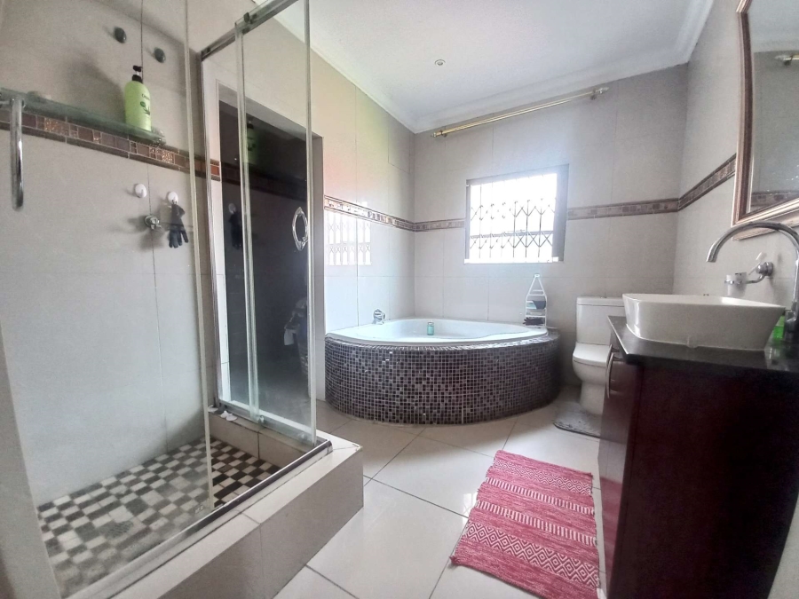 5 Bedroom Property for Sale in Rooihuiskraal Gauteng