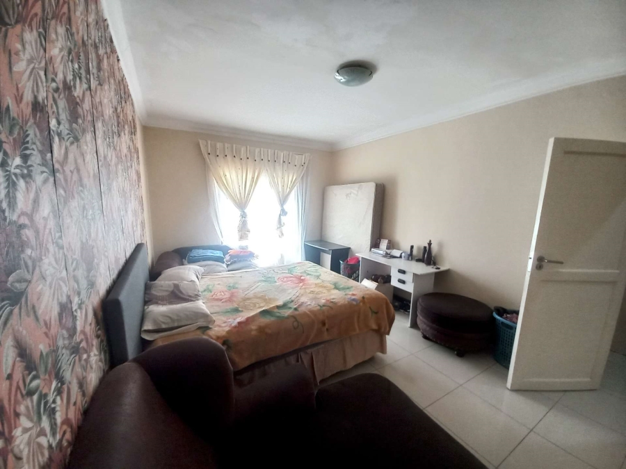 5 Bedroom Property for Sale in Rooihuiskraal Gauteng