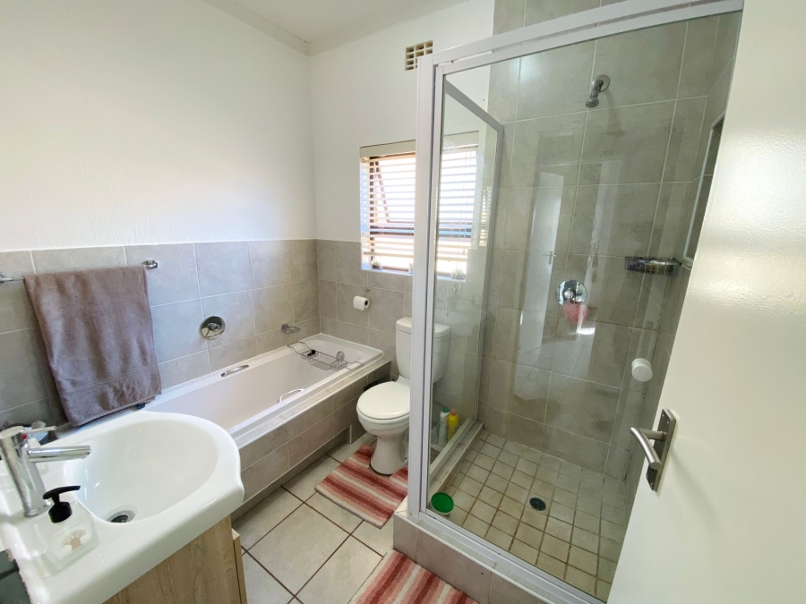 To Let 2 Bedroom Property for Rent in Spartan Gauteng