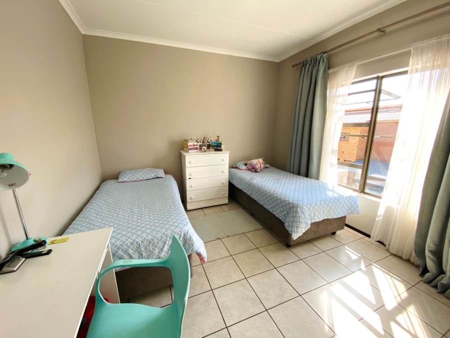 To Let 2 Bedroom Property for Rent in Spartan Gauteng