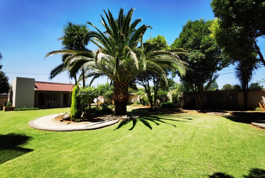 5 Bedroom Property for Sale in Sonneveld Gauteng