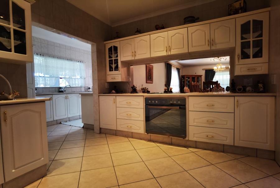 5 Bedroom Property for Sale in Sonneveld Gauteng