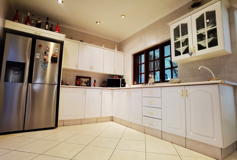 5 Bedroom Property for Sale in Sonneveld Gauteng