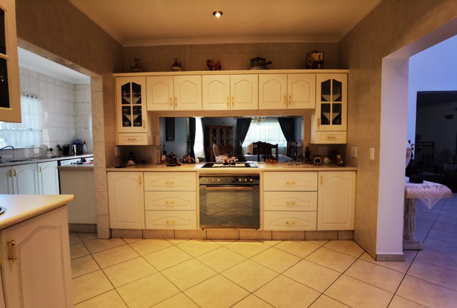 5 Bedroom Property for Sale in Sonneveld Gauteng