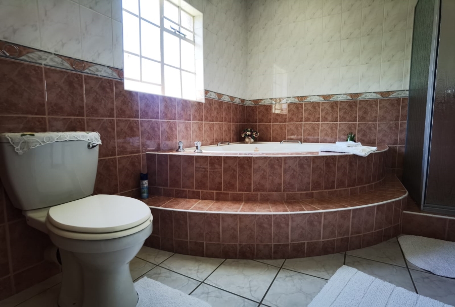 5 Bedroom Property for Sale in Sonneveld Gauteng