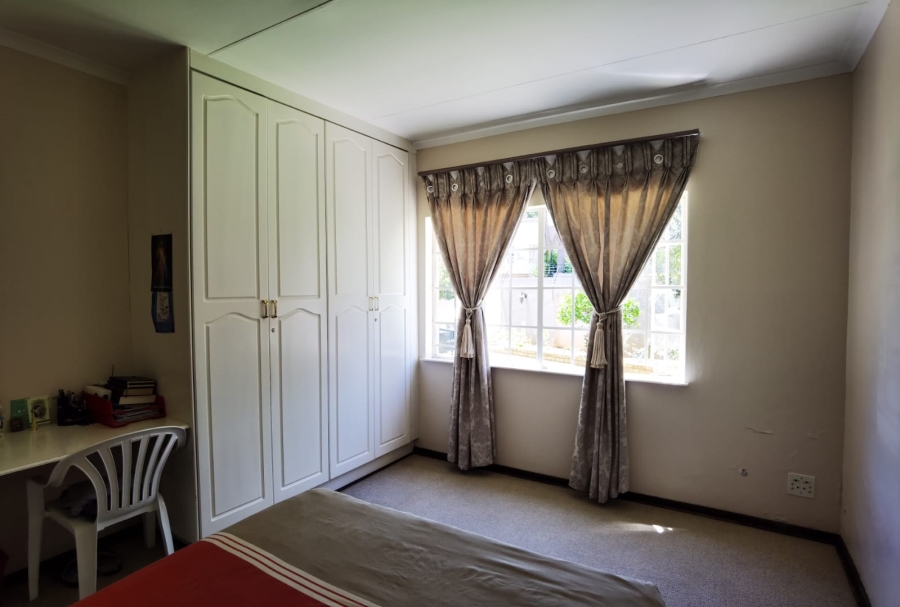 5 Bedroom Property for Sale in Sonneveld Gauteng