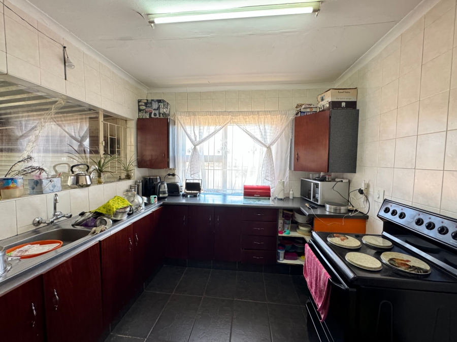 4 Bedroom Property for Sale in Zakariyya Park Gauteng