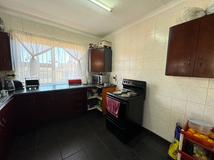 4 Bedroom Property for Sale in Zakariyya Park Gauteng