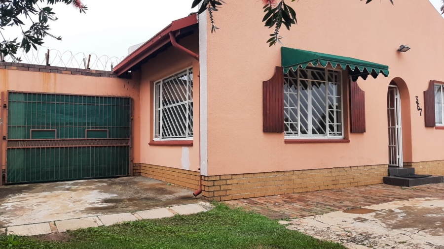 4 Bedroom Property for Sale in Zakariyya Park Gauteng