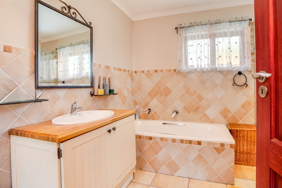5 Bedroom Property for Sale in Lonehill Gauteng