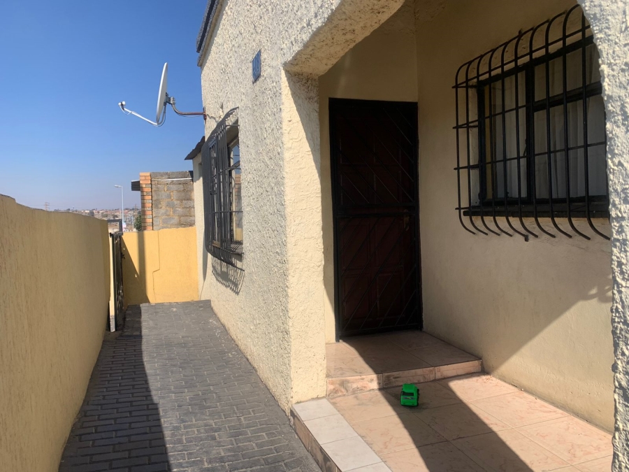 9 Bedroom Property for Sale in Umthambeka Gauteng