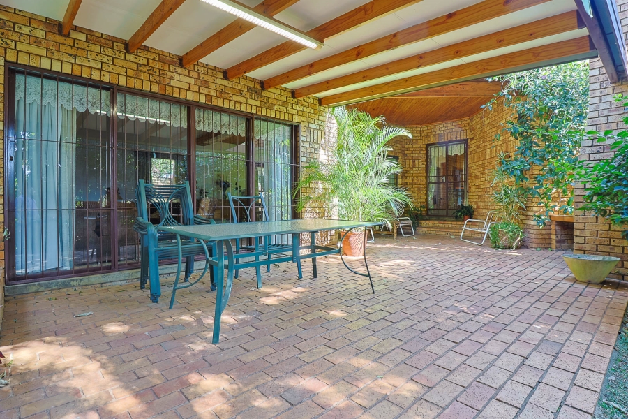 4 Bedroom Property for Sale in Waterkloof Glen Gauteng