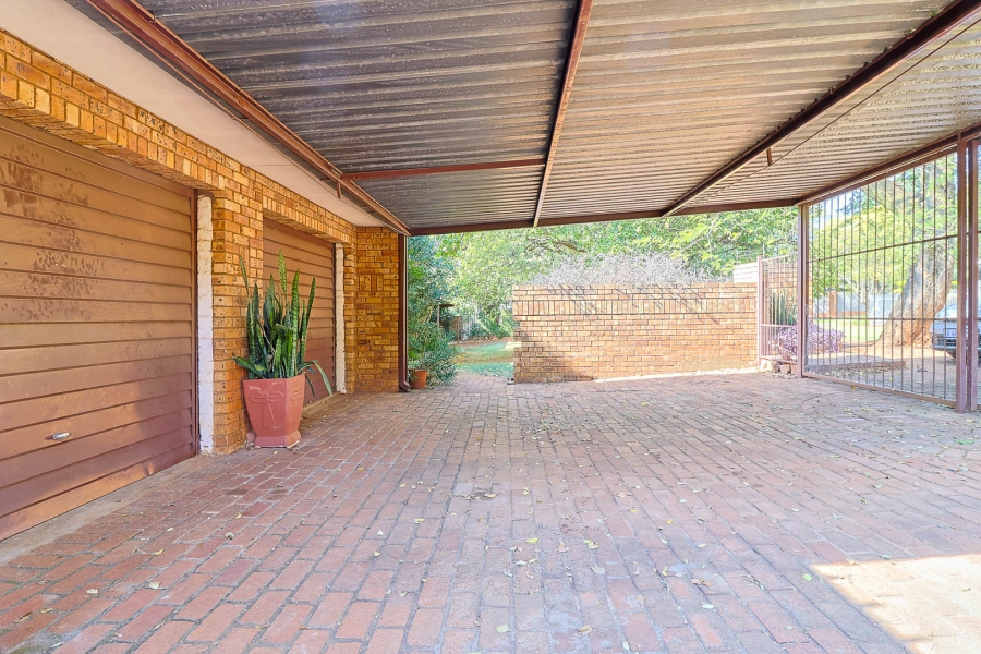 4 Bedroom Property for Sale in Waterkloof Glen Gauteng