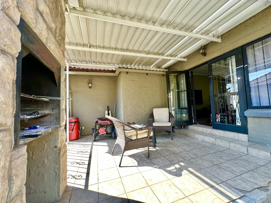 3 Bedroom Property for Sale in Thatchfield Estate Gauteng