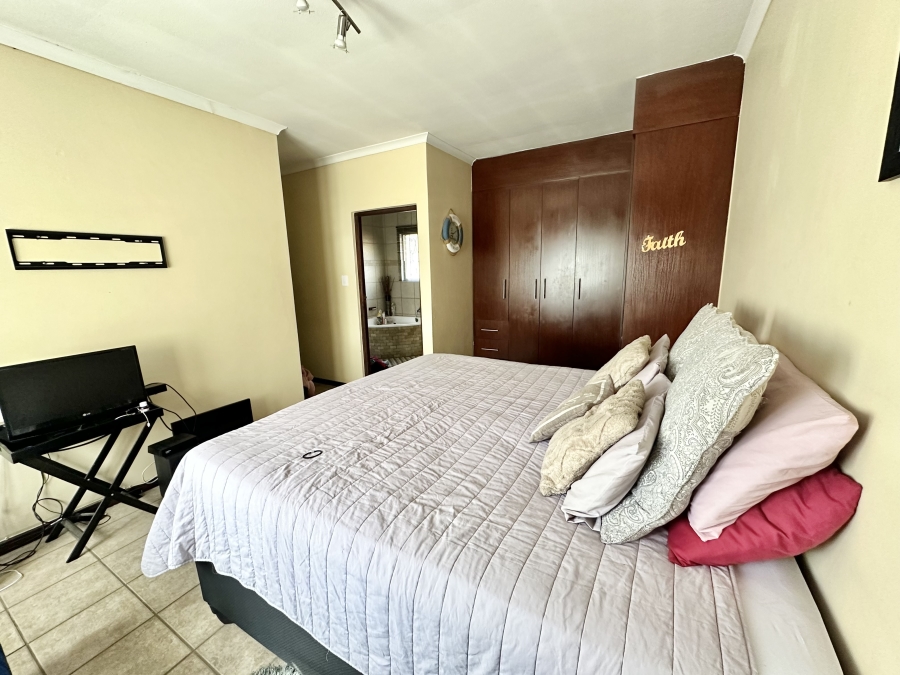 3 Bedroom Property for Sale in Thatchfield Estate Gauteng