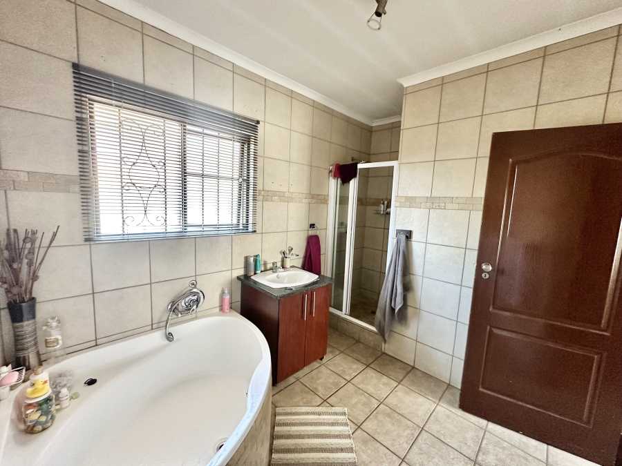 3 Bedroom Property for Sale in Thatchfield Estate Gauteng