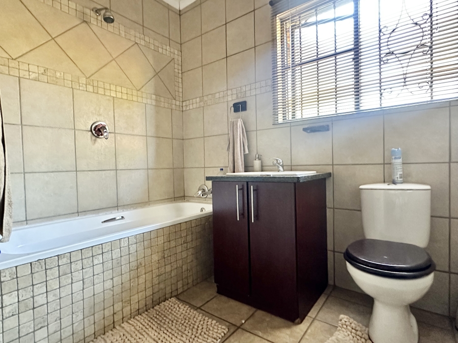 3 Bedroom Property for Sale in Thatchfield Estate Gauteng