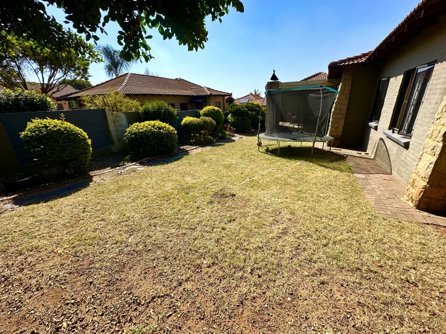 3 Bedroom Property for Sale in Thatchfield Estate Gauteng