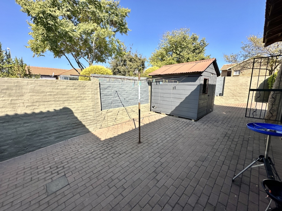 3 Bedroom Property for Sale in Thatchfield Estate Gauteng