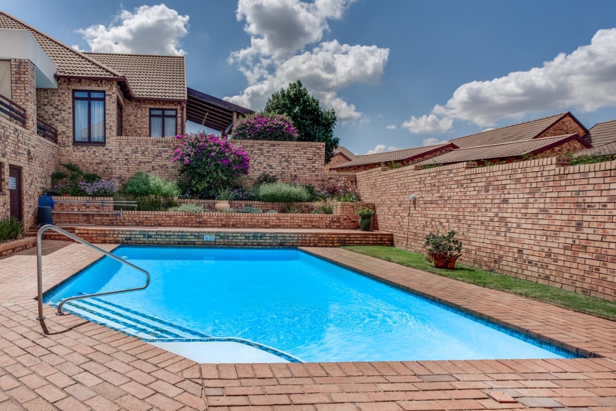 2 Bedroom Property for Sale in Lonehill Gauteng