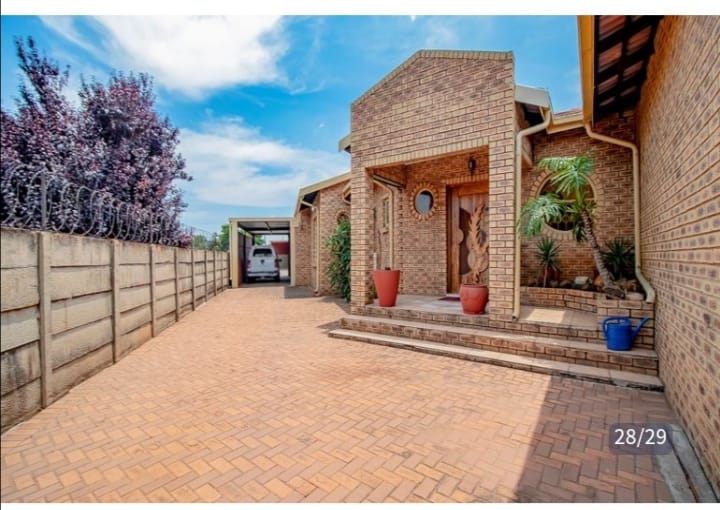 4 Bedroom Property for Sale in Dalpark Proper Gauteng